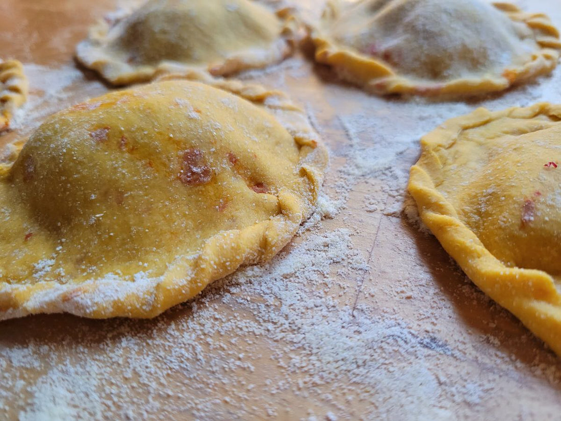 Weihnachts-Kürbisravioli  mit rote Beete Füllung  &#038; Sesam-Waldpilzcreme