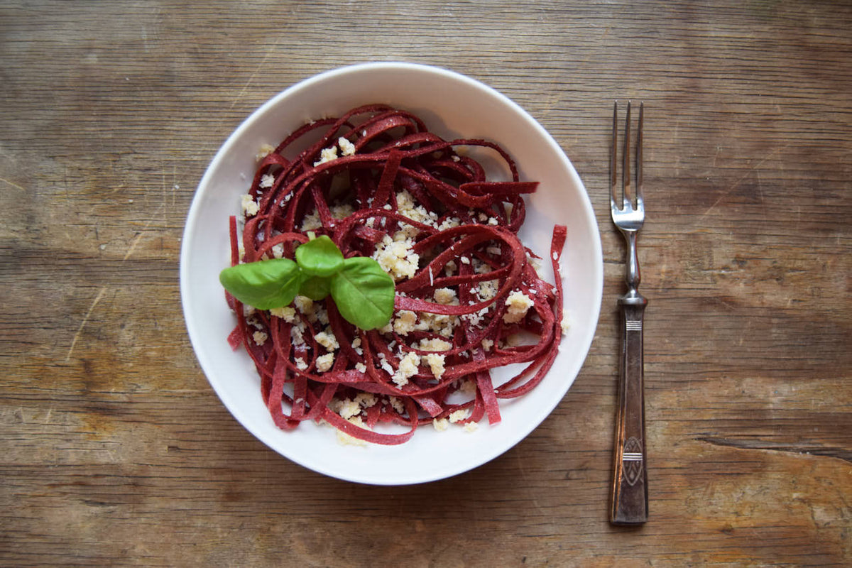 Himbeerspaghetti mit Kokosparmesan