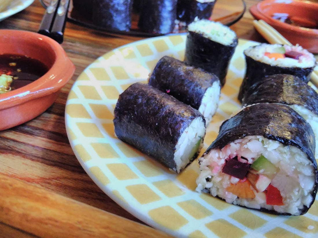 Bunte Sushi mit ohne Reis (vegane Raw Food Sushi-Alternative)