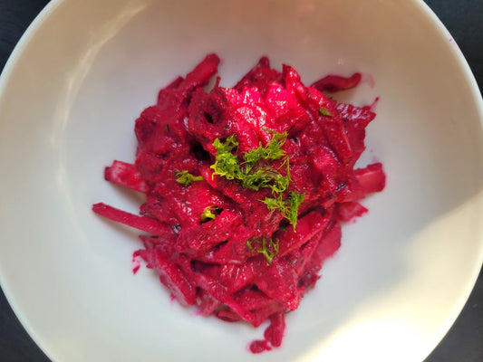 Fenchelsalat mit Rote-Beete-Tahini-Dressing