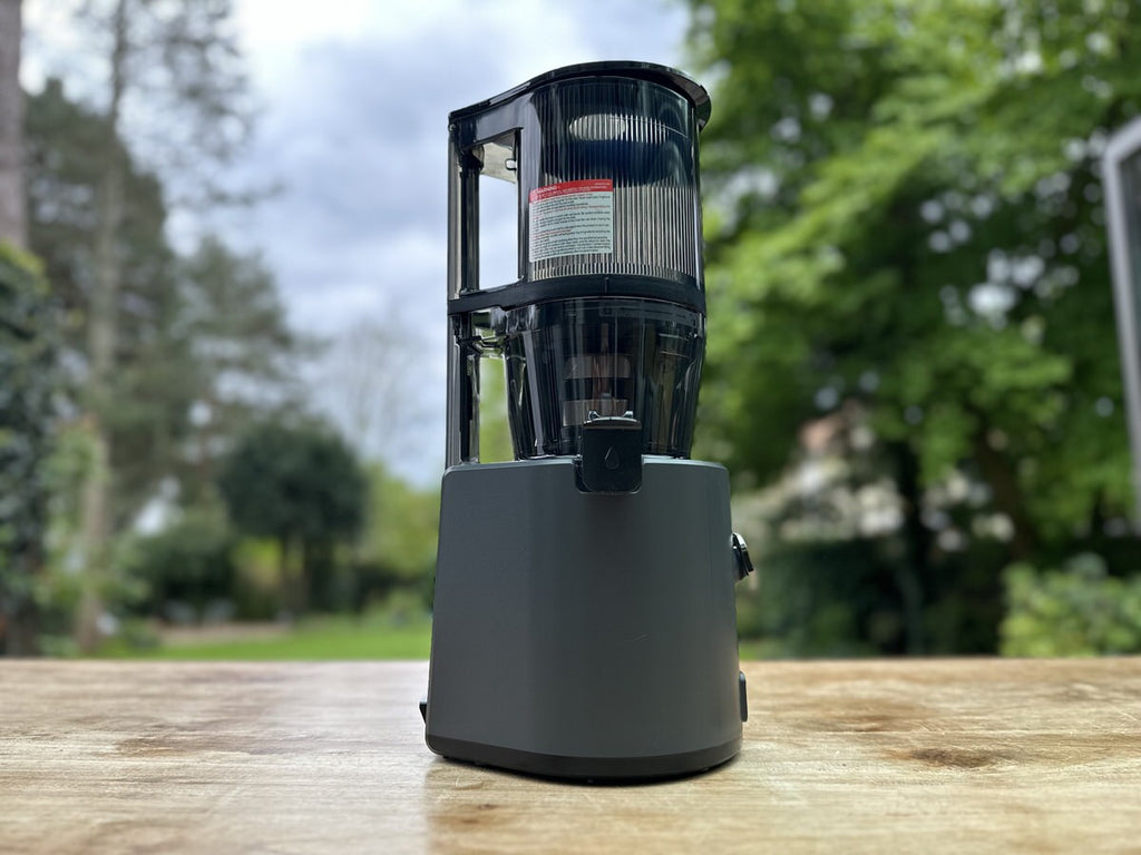 Hurom H330P Slow Juicer - Saftauslass seitlich