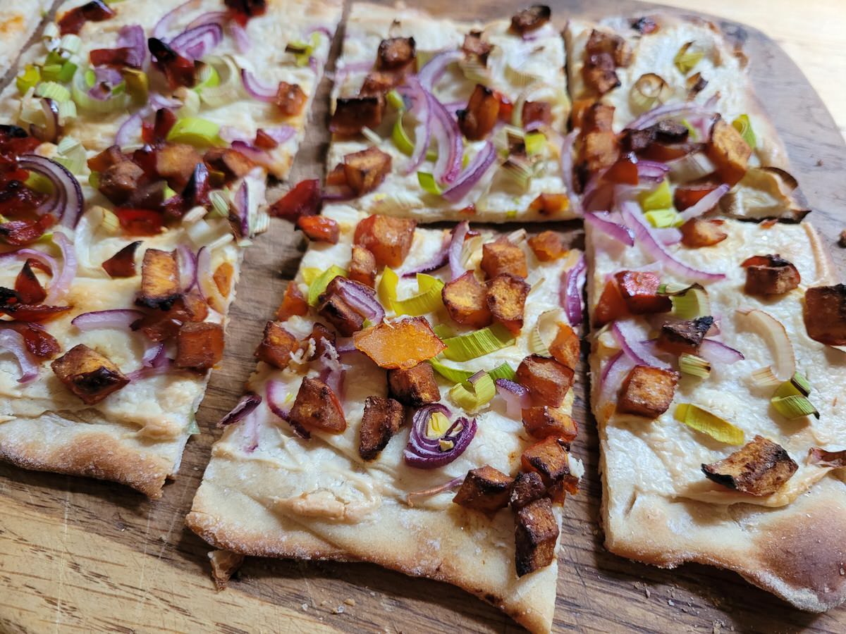 Flammkuchen mit Gemüsespeck