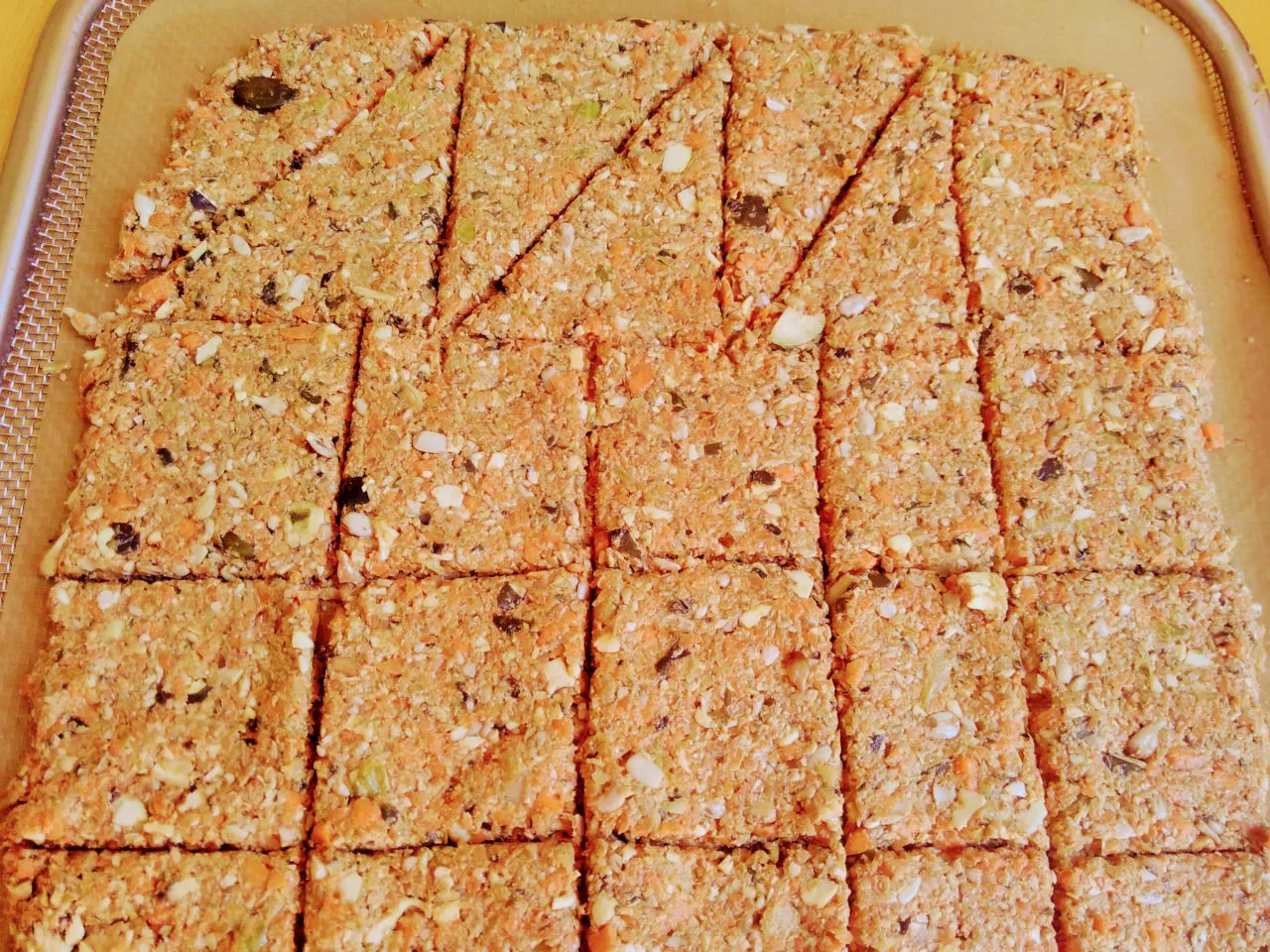 Sonnenblumen-Kürbis-Möhren-Sellerie-Cracker