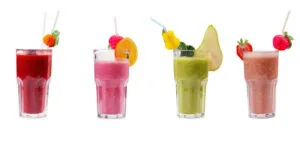 Viele bunte Smoothies