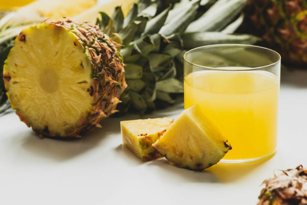 Ananassaft im Glas