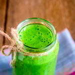 Leichter Birne Feldsalat Smoothie im Glas mit Schleife