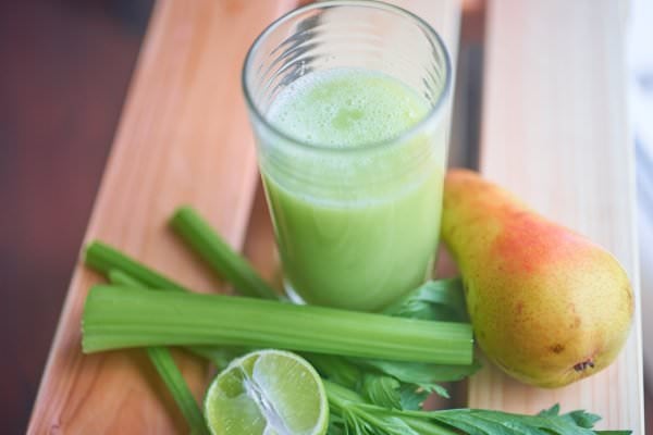 Birne Limette Staudensellerie Saft