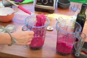 Rote Bete im Mixbehälter