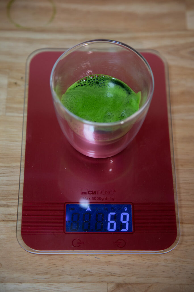 Weizengrassaft auf Waage (69g)